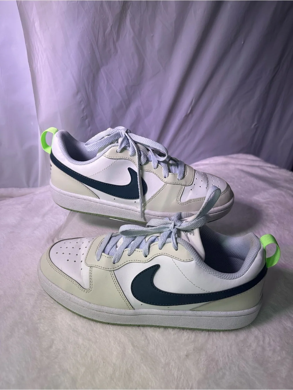 Nike Low-Top Sneaker in White with Dark Green Swoosh and Light Green Outsole